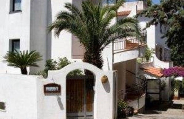 Deluxe Two-Bedroom Apartment in Residence in the center of Ischia Porto