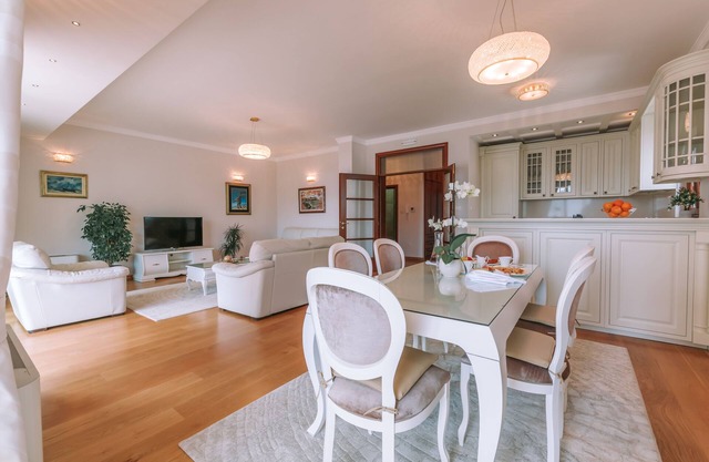Deluxe Two-Bedroom Apartment