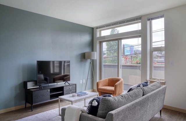 Deluxe Wallingford Jr 1BR w/BBQ, nr Dining & Shopping, by Blueground