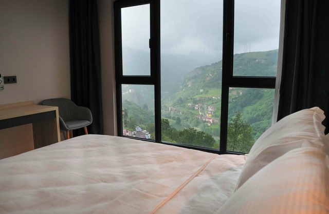 DEMEDERON HOTEL