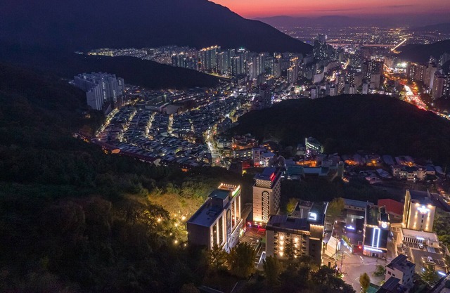 Den Basta Forest Hotel