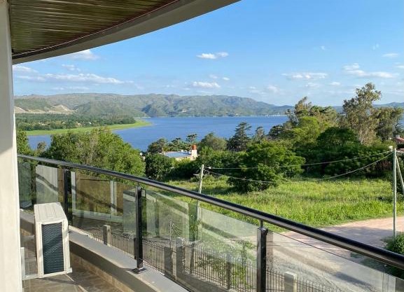 Departamento con vistas al lago en Veneto Village