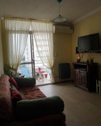 Depto con balcón, pleno centro