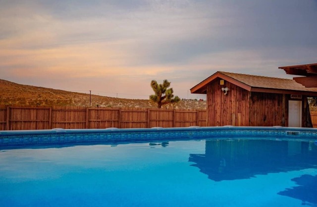 Desert Dreams-Outdoor Rock Shower-Hot Tub-Pool-Oasis-Pizza Oven-Families!