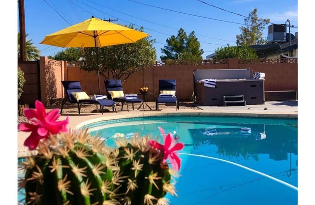 *DESERT JEWEL* 4BR/2BA, Pool/Hot Tub ~OLD TOWN~