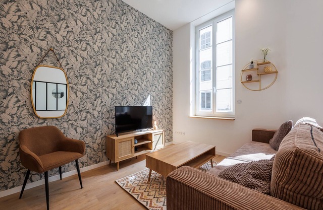 DESIGN FLAT 4/8P in the HEART of Marseille A/C ♥🇫🇷