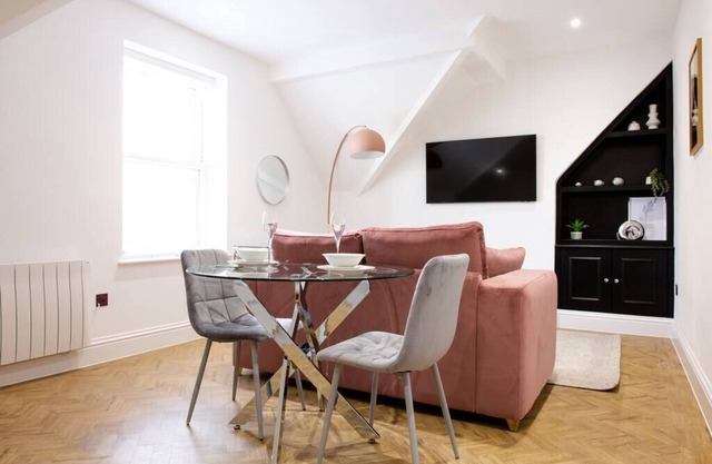 Designer Cardiff Apartments with Free Parking