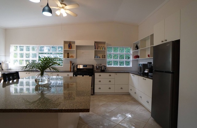 Designer Loft on Queen W | 10ft ceilings, parking