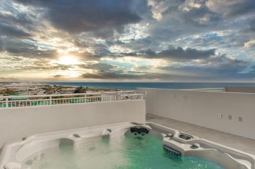 Destin West Villa PH04 - Penthouse with Hot Tub on Private Rooftop Terrace - Beach Views!