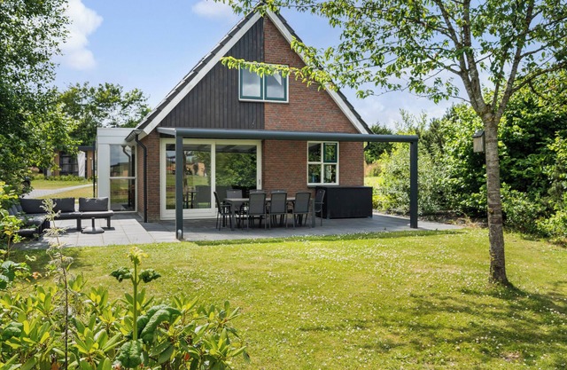 Detached bungalow for 8 people, fully equipped.