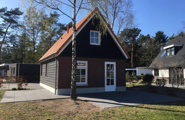 Detached bungalow with two bedrooms and one bathroom