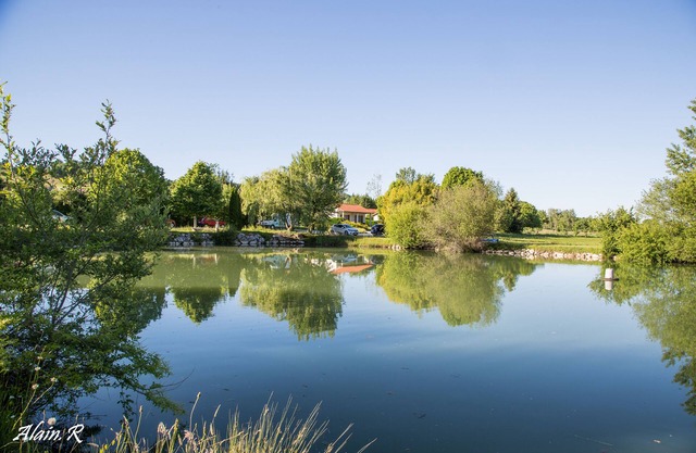 Detached chalet-style house with private garden and terrace near the lake