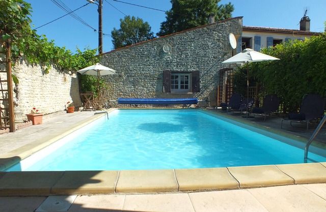 Detached country cottage with private heated pool & charming walled garden