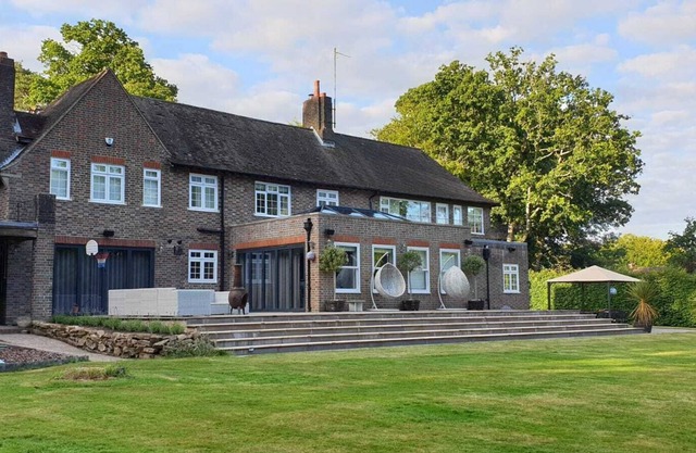 Detached Country House Sleeps 10