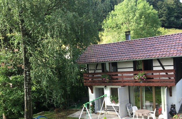 Detached house in a property on the banks of the Mossig