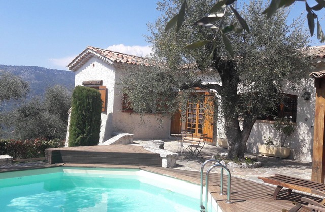 Detached house - in the heart of an olive grove