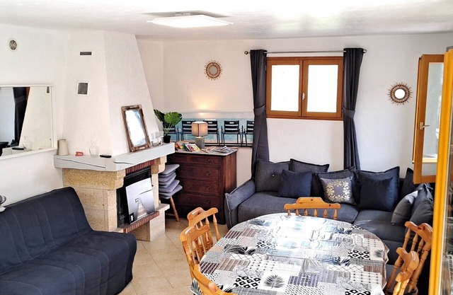 Detached house for quiet family holidays between see and montains