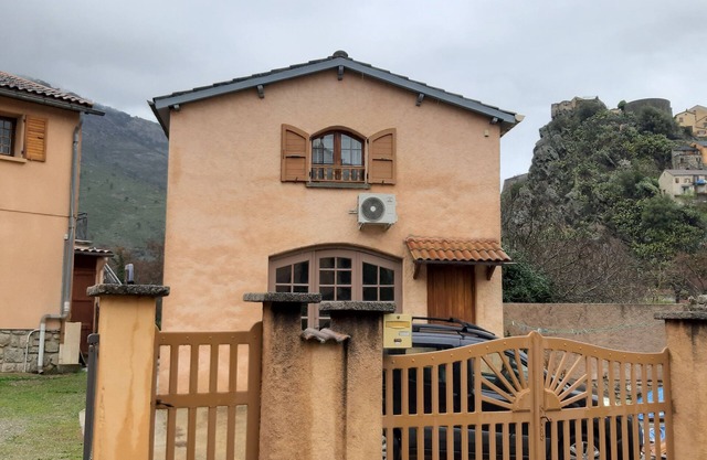 Detached house in a property at the entrance to the Restonica valley