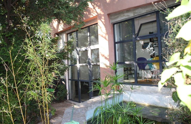 Detached house in the garden of a residential area of Marseille