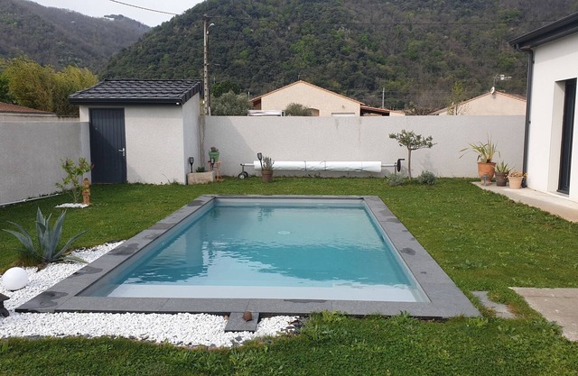detached house, swimming pool, quiet
