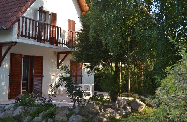 detached house with Jardin route des vins (5 bedrooms, sleeps 10)