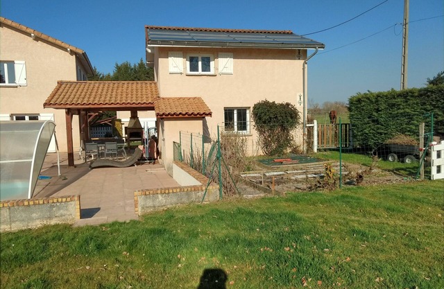 Detached house with swimming pool 15 mins from Vienna