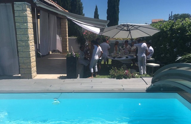 Detached villa with garden, private swimming pool and pétanque court