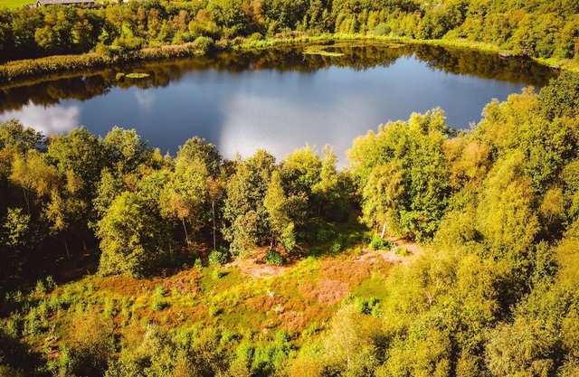 Detached villa with washing machine, around a lake area