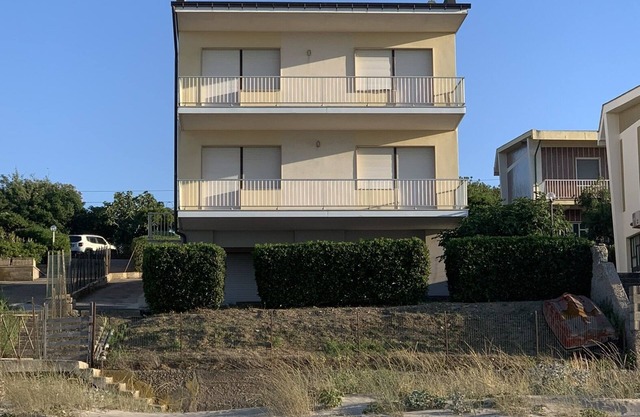 Detached villa by the sea