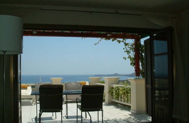 Detached villa, private pool , sea view, Air con , large plot . Nr Lindos