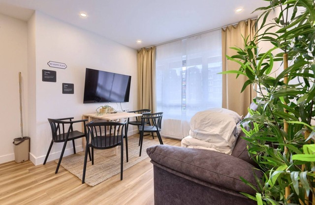 Deustown apartments for 6