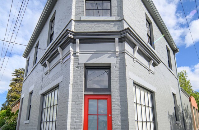 DeWitt Apartment - 3 Red Doors Battery Point