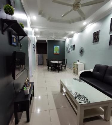 DF ZaheenulFitri Homestay (Muslim Homestay)