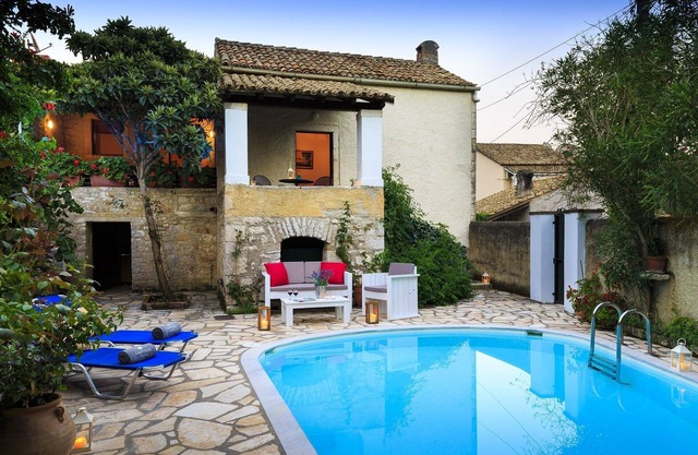 Diamantina - Two Bedroom Villa, Sleeps 4