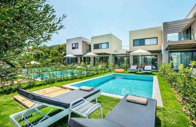 Dionisos Luxury Villas