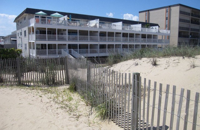 Direct Oceanfront at 129th St-2 BR-2 BA-Huge Deck-Recently Renovated