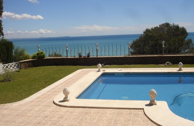 DIRECT ON THE BEACH! FACING THE SEA! 3 rooms, swimming-pool. LUX & QUIET
