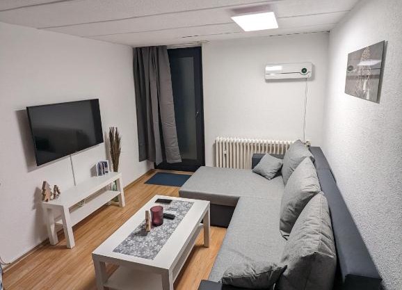 Direkt an der S-Bahn gelegenes Gemütliches Souterrain Apartment mit privatem Zugang