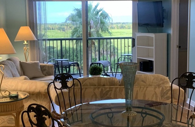 Discounted Rate! Terra Ceia Bay Golf & Tennis Club and a modest drive to Beaches