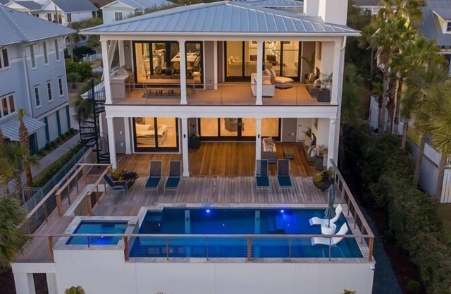 🌅DISCOUNTS! Rare 2nd Row, Luxury Home across from ocean 🌊, Pool, Hot Tub, Elevator