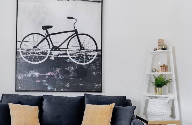 Discover an authentic mini getaway in this charming, upbeat space