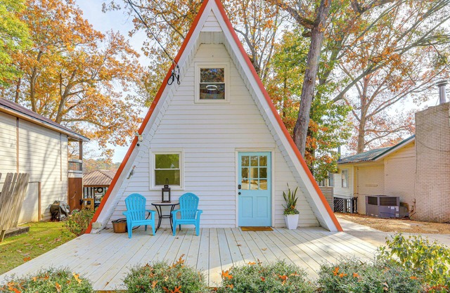 Discover Lakeside Bliss at Jackson Lake!