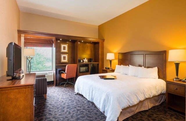 Discover Pet Friendly Room By Hess Rec Area With Pool And Parking