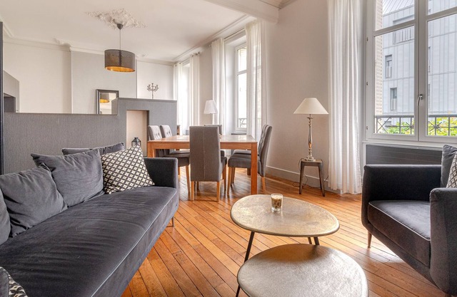 Discover this refined cocoon in a residence