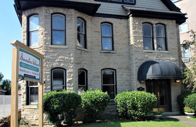 Ditch the Hotel & Enjoy The Brownstone Flat of Uniontown