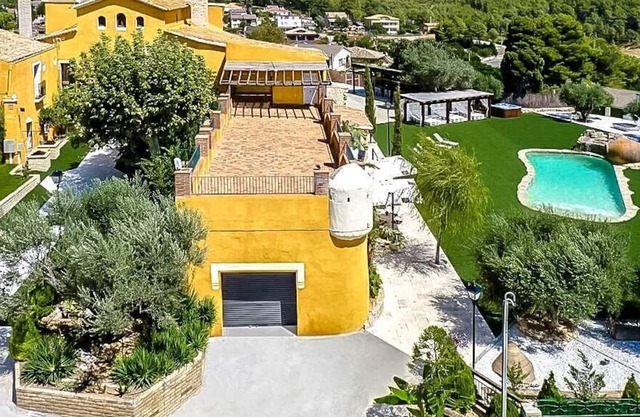 Divine and Delightful for 24 guests 12km to Sitges