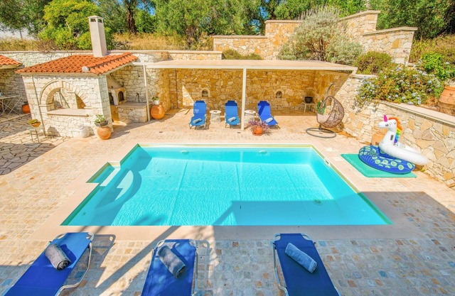 Divista: Mesmerizing Sea View, Private Pool, Exquisite Stonework