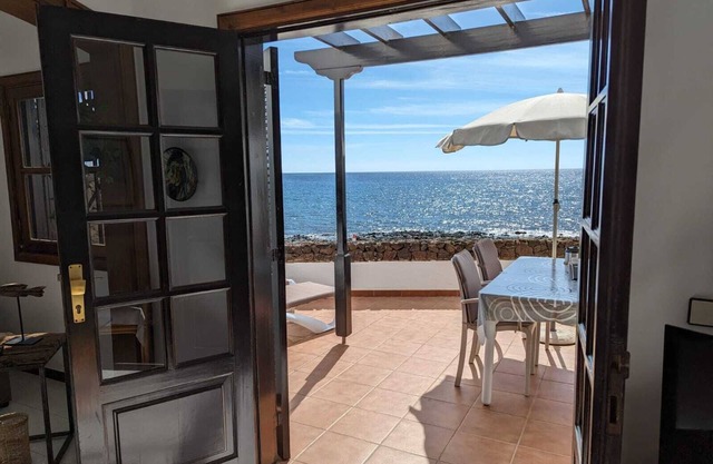 Dlx-Bungalow 1st row, dreamlike private complex directly by the sea/pool/internet