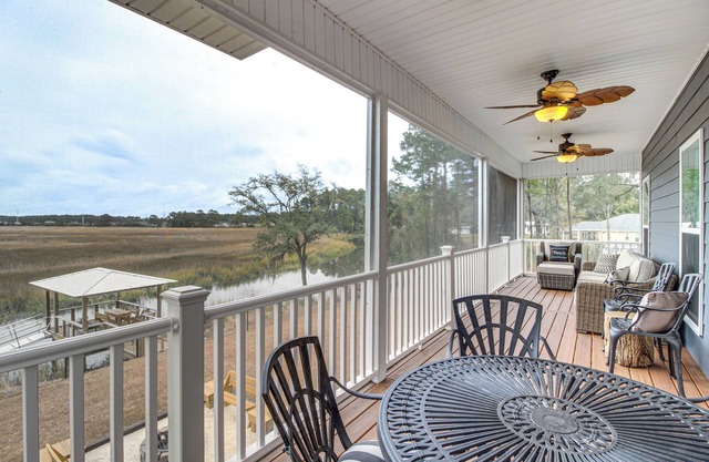 Dock & Fire Pit: Waterfront Midway Retreat!