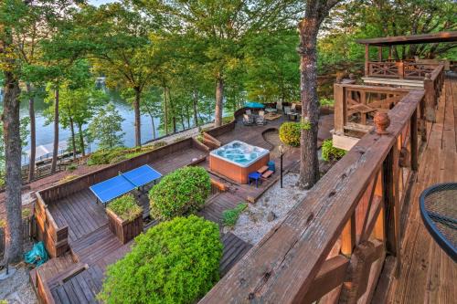 Dock, Hot Tub and Kayaks Luxe Hot Springs Lakehouse